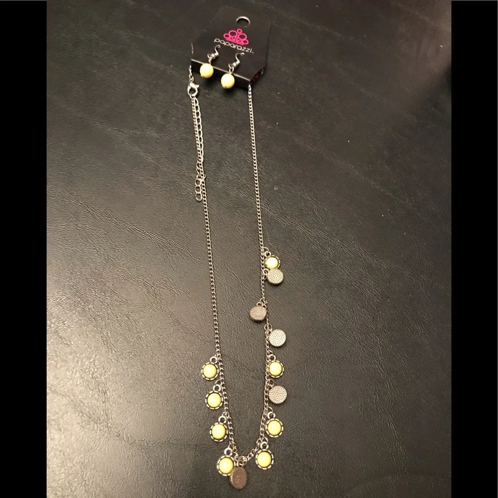 Paparazzi necklaces - Picture 1 of 8